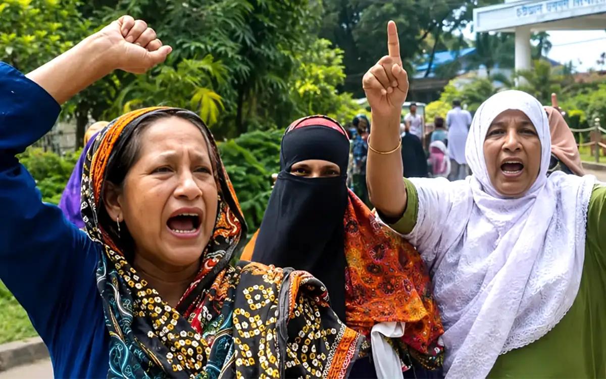 থানা প্রাঙ্গণে ‘জয় বাংলা’ স্লোগান,  আওয়ামী লীগ নেতার পাঁচ স্বজনকে গ্রেফতার