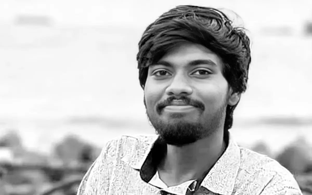 ‘কেউ দায়ী নয়’ লিখে ফেসবুকে পোস্ট, সেলুনে তরুণের ঝুলন্ত লাশ