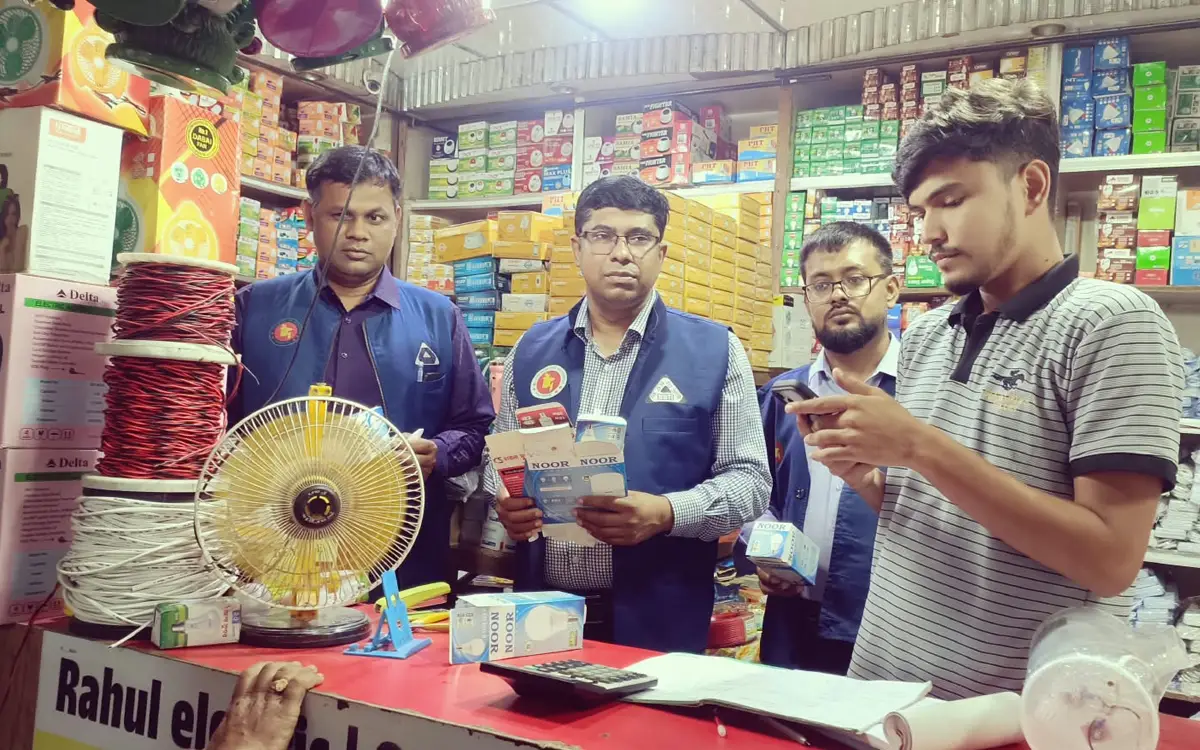 বগুড়ায় অবৈধ পণ্য সরাতে ৭ দিনের আলটিমেটাম দিলো বিএসটিআই
