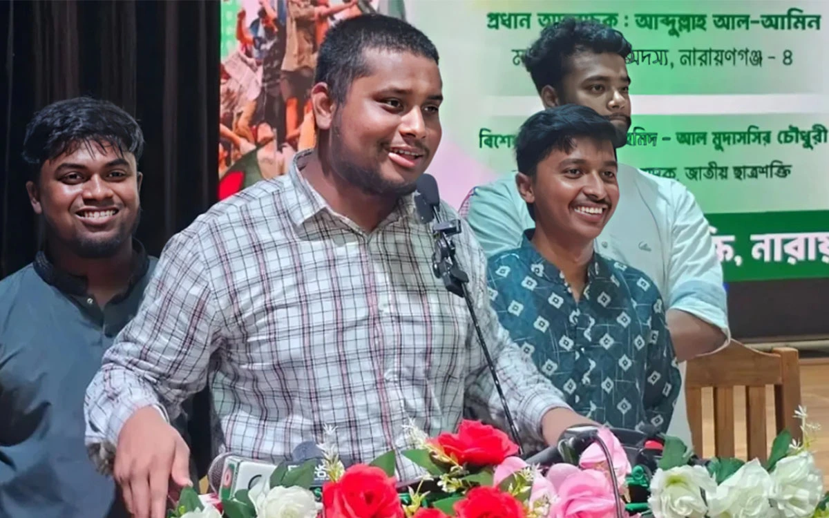 বিধবা কার্ড চালু হলে এমপির স্ত্রীও আগে নেবেন: হাসনাত আবদুল্লাহ