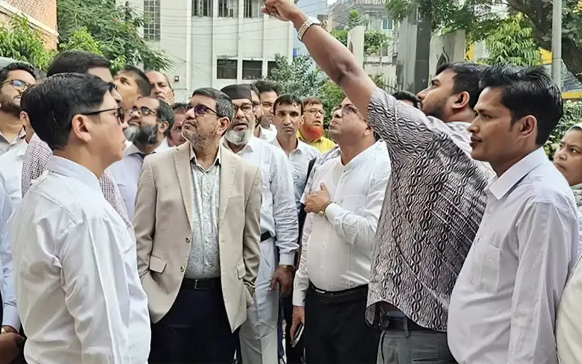 বগুড়ায় দুই আদালত ভবনকে যুক্ত করতে ফুটওভার ব্রিজ নির্মাণের উদ্যোগ