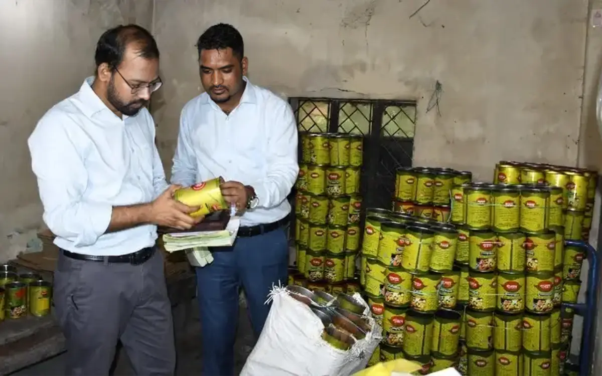 চট্টগ্রামে নকল ঘি তৈরি ও বিভিন্ন অনিয়মে ৪ প্রতিষ্ঠানকে জরিমানা