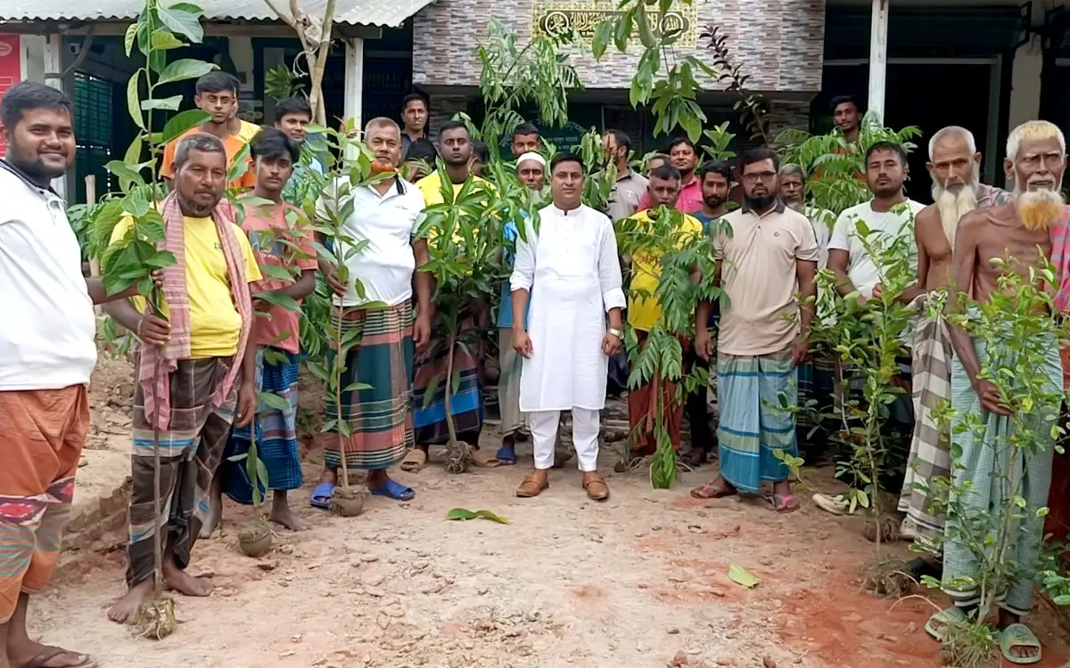 শেরপুরে ৫০০ কৃষকের মাঝে বিনামূল্যে গাছের চারা বিতরণ