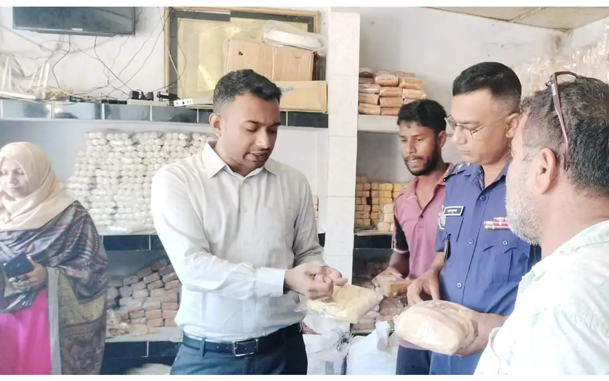 গাবতলীর স্বর্ণা বেকারী’তে মিলল পোড়া তেল ও ক্ষতিকর লবণ