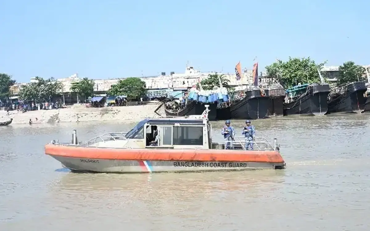 মা ইলিশ রক্ষায় নদী-সমুদ্রে কোস্ট গার্ডের কড়া নজরদারি