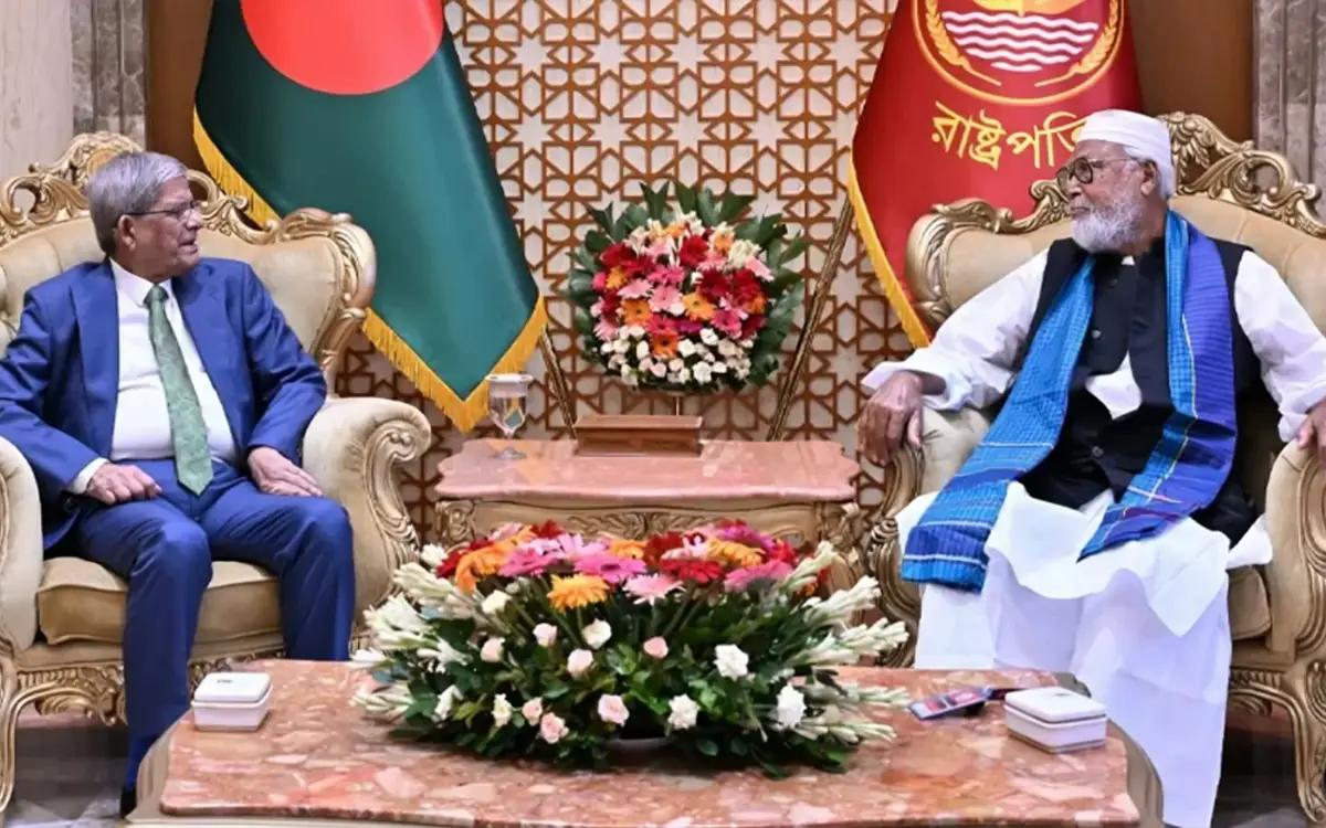 রাষ্ট্রপতি মির্জা ফখরুল ইসলাম আলমগীরের সঙ্গে বঙ্গবীর কাদের সিদ্দিকীর সৌজন্য সাক্ষাৎ