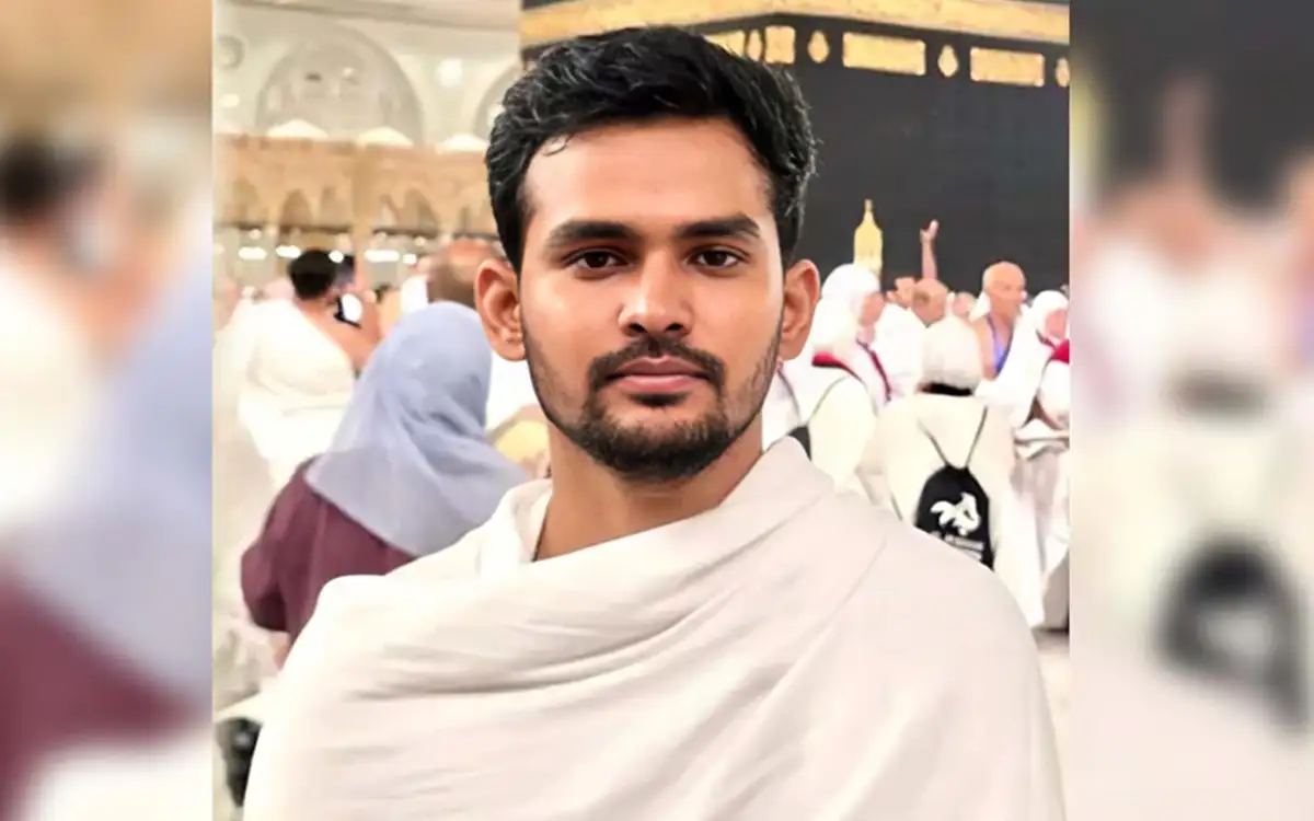 ওমরাহ পালন করলেন এনসিপি মুখপাত্র আসিফ মাহমুদ
