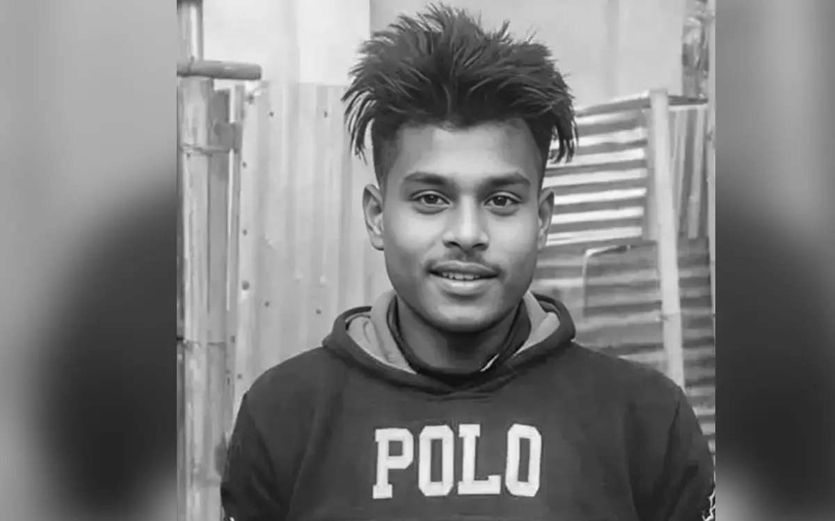 মাদকের টাকার জন্য মাকে মারধর, বাধা দিতে গিয়ে ছুরিকাঘাতে...