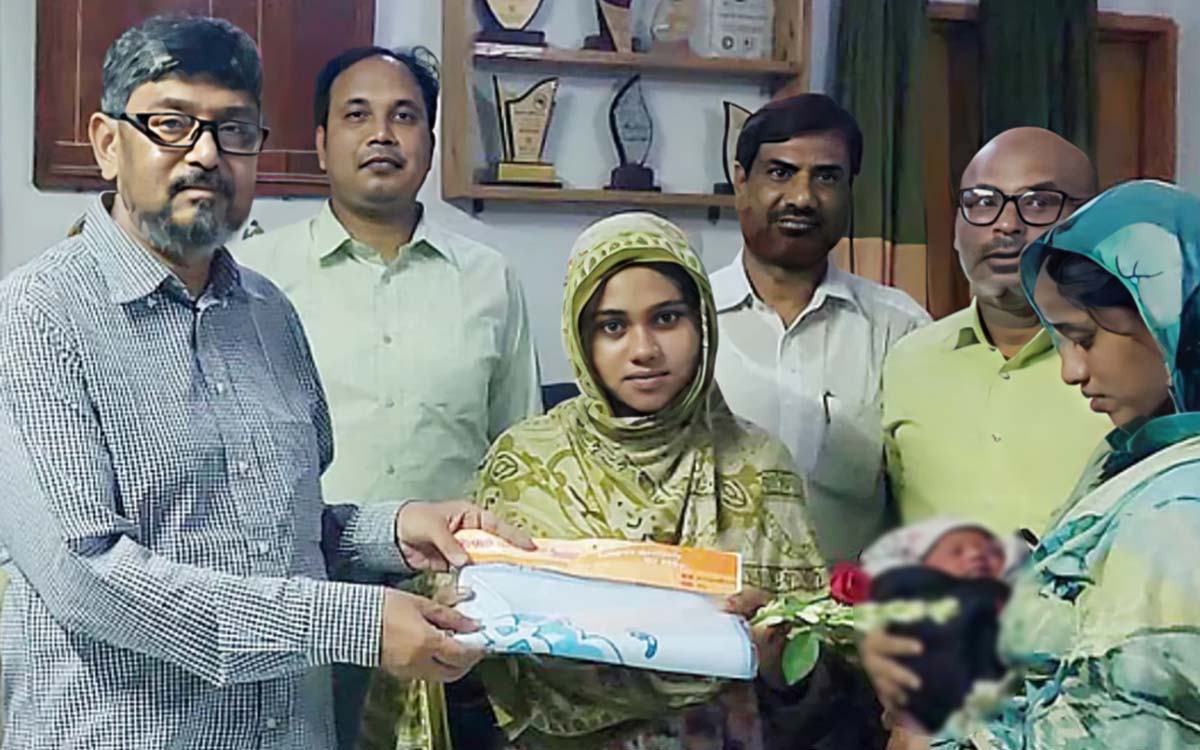 সকালে সন্তানের জন্ম দিয়ে দুপুরে এইচএসসি পরীক্ষা দিলেন মা