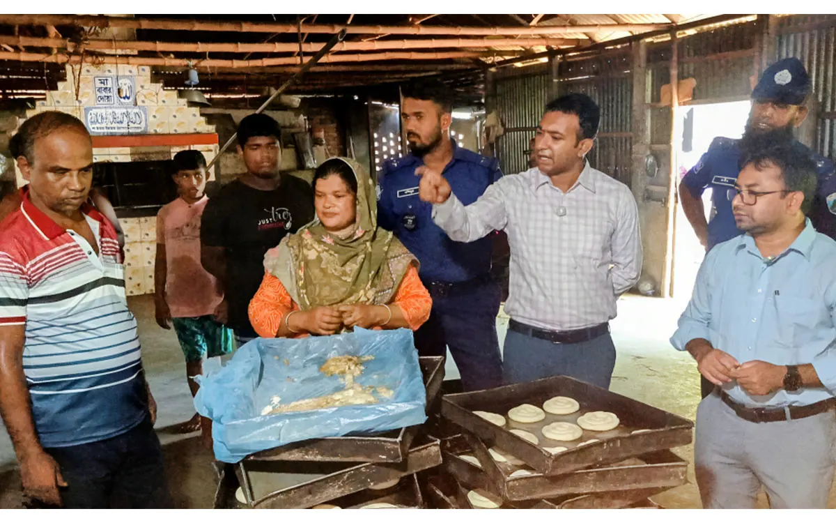 সারিয়াকান্দিতে ‘রুপা বেকারি’ ও ‘গোল্ডেন ফুড’কে জরিমানা