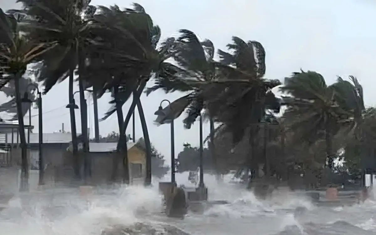 দেশের ১০ জেলায় ৬০ কিমি বেগে ঝড়ের পূর্বাভাস