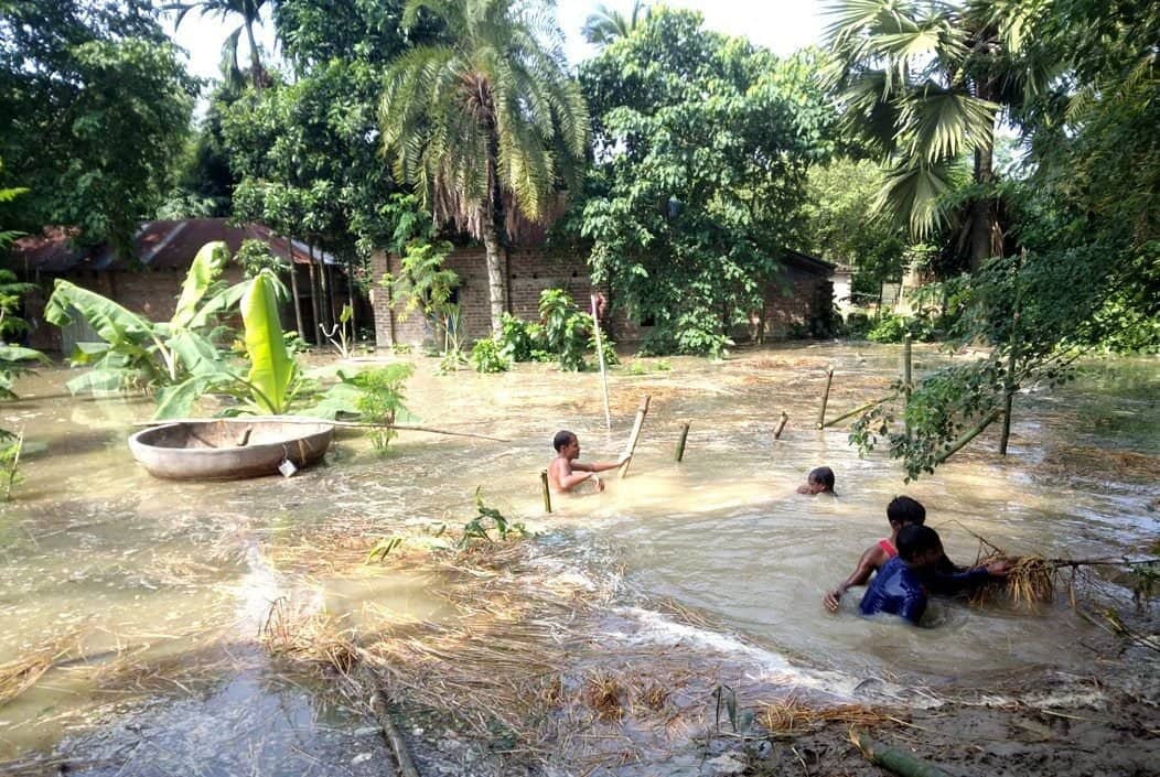 নওগাঁর আত্রাই ও ছোট যমুনার ভাঙনে পানিবন্দি আড়াই হাজার পরিবার