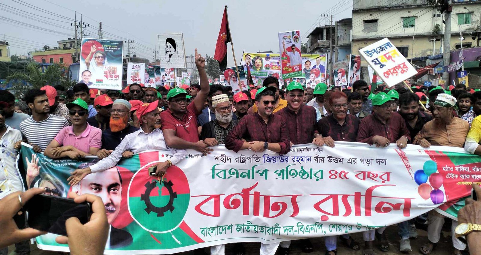বগুড়ার শেরপুরে বিএনপির প্রতিষ্ঠাবার্ষিকীতে দুই গ্রুপের পাল্টাপাল্টি শোডাউন