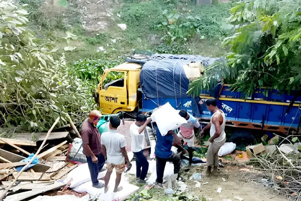 রাজশাহীতে ট্রাক ও অটোরিক্সার সংঘর্ষে নিহত ৪