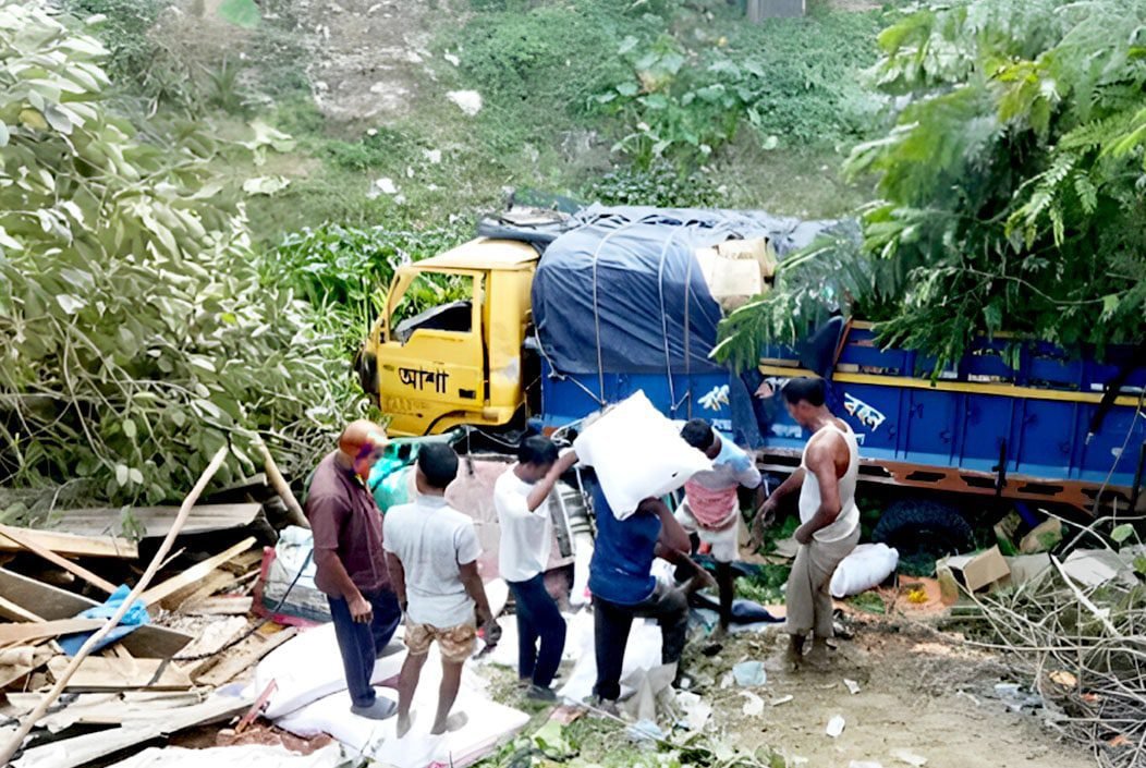 রাজশাহীতে ট্রাক ও অটোরিক্সার সংঘর্ষে নিহত ৪