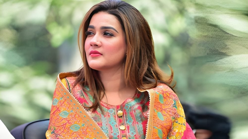 নির্বাচনি আচরণবিধি লঙ্ঘনে চিত্রনায়িকা মাহিয়া মাহিকে জরিমানা