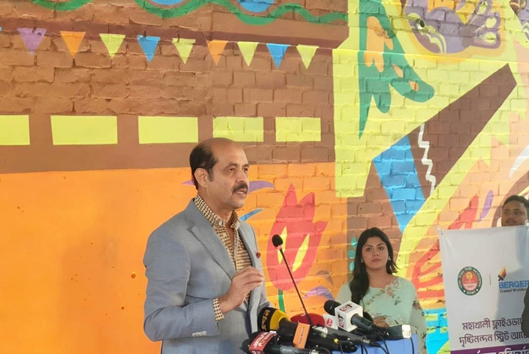 পোস্টার লাগালেই গলায় জুতার মালা দেওয়া হবে : মেয়র আতিক