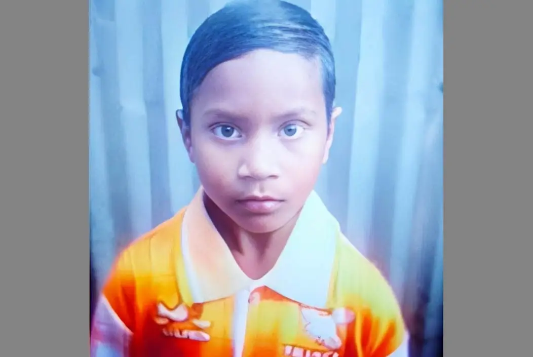 বাবাকে বাঁচাতে যাওয়ায় ১০ বছরের শিশুকে হত্যা করেছে সন্ত্...