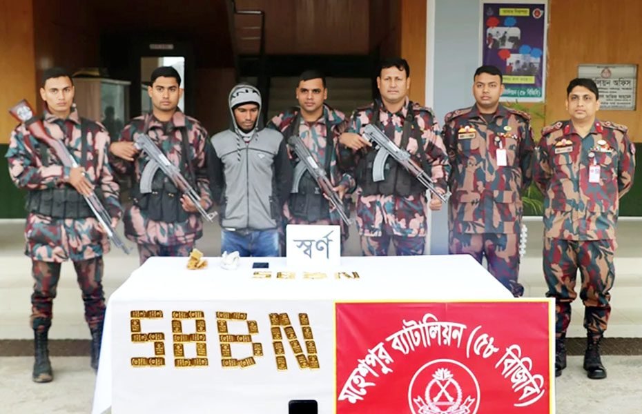 ঝিনাইদহে ৪০টি সোনার বারসহ চোরাকারবারি গ্রেফতার