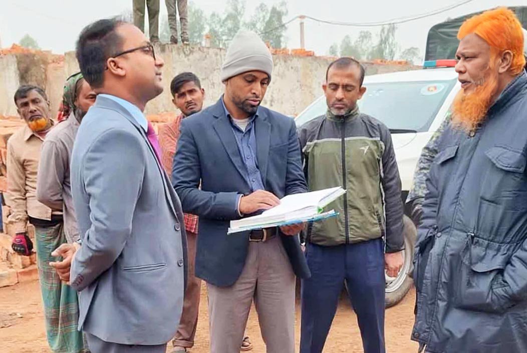 বগুড়ায় ২টি ইটভাটায় অভিযান চালিয়ে ৭ লাখ টাকা জরিমানা