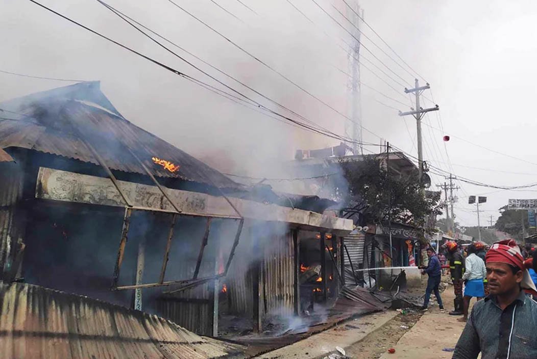 ব্রাহ্মণবাড়িয়ার বিজয়নগরে ভয়াবহ অগ্নিকান্ডে ১০টি দোকান প...