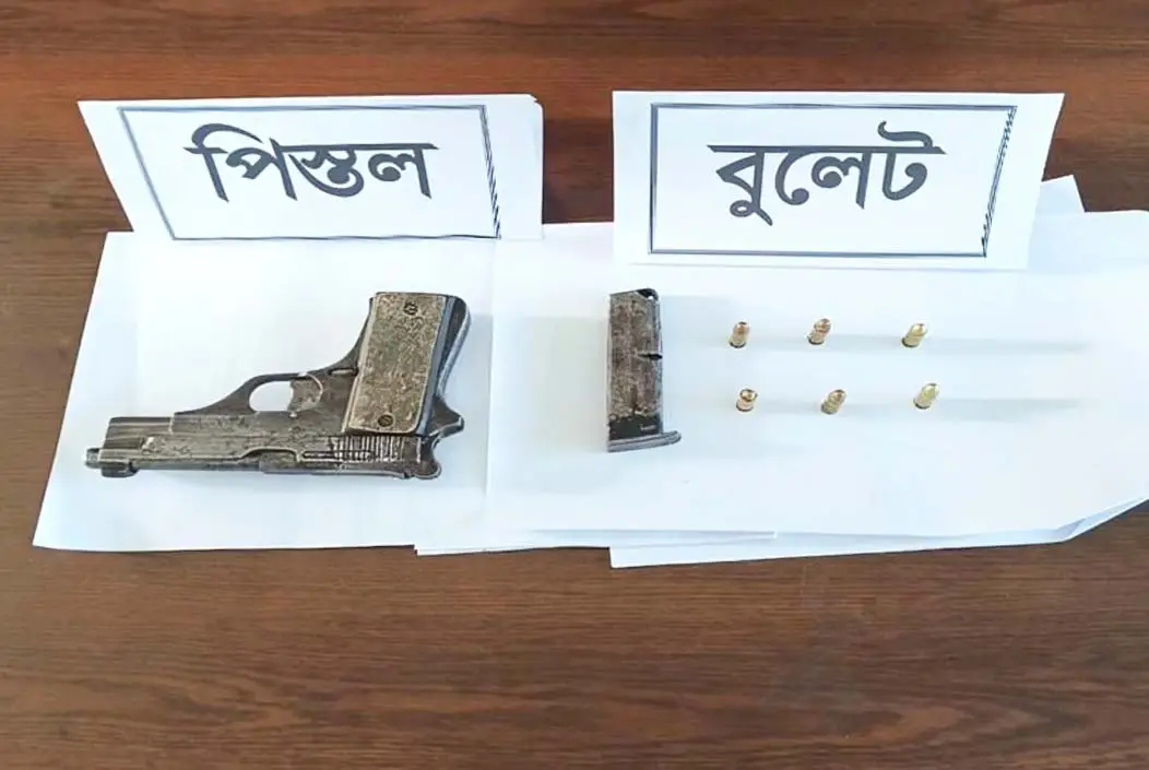 পিস্তল ঠেকিয়ে পাওনা টাকা আদায়ের চেষ্টা, অস্ত্র ও গুলিসহ...