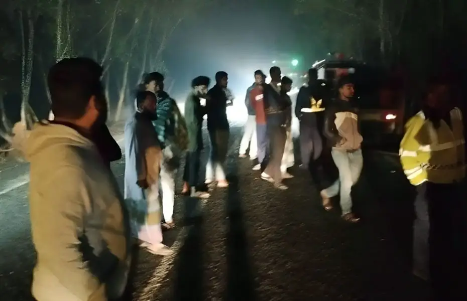 দিনাজপুরের পার্বতীপুরে ট্রাকচাপায় পুলিশ সদস্য নিহত