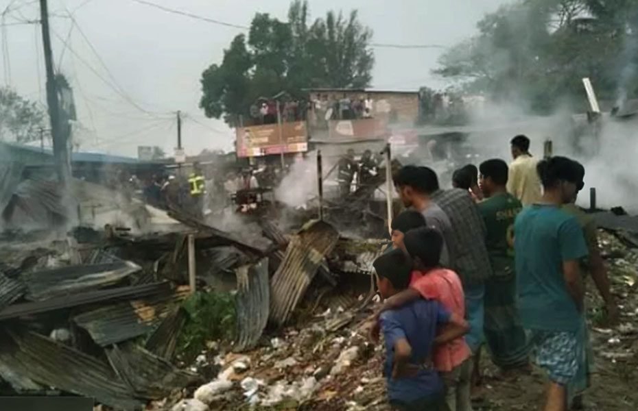 নোয়াখালীর কোম্পানীগঞ্জে ৮টি দোকান আগুনে পুড়ে ছাই