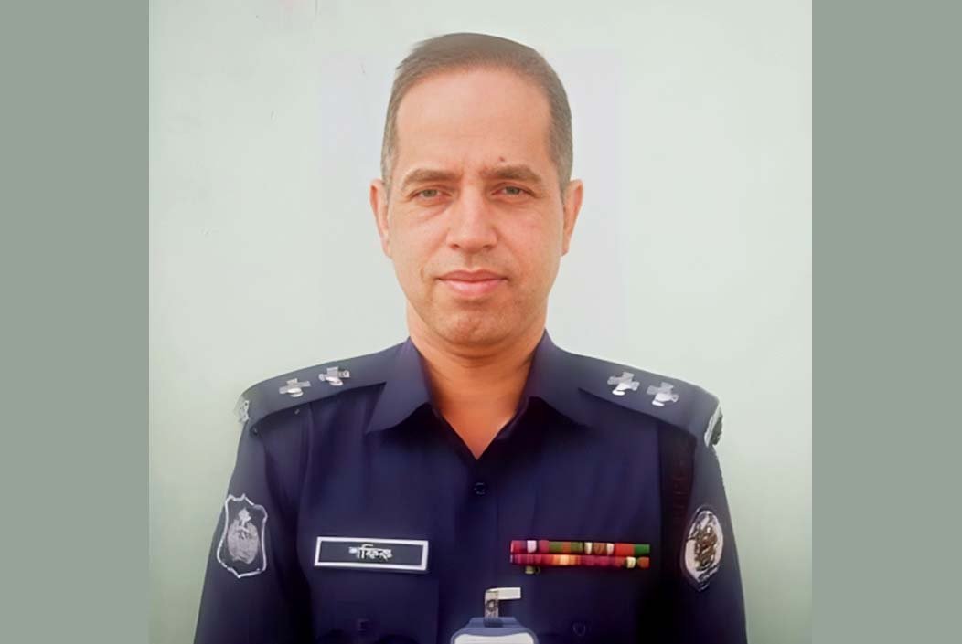 হেঁটে হাসপাতালে যাওয়ার কিছুক্ষণ পরই এসআই’য়ের মৃত্যু