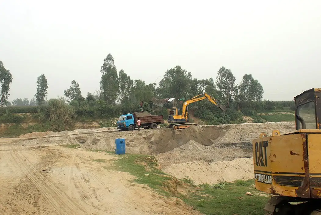 অবৈধভাবে বালু উত্তোলন, দায় কার?