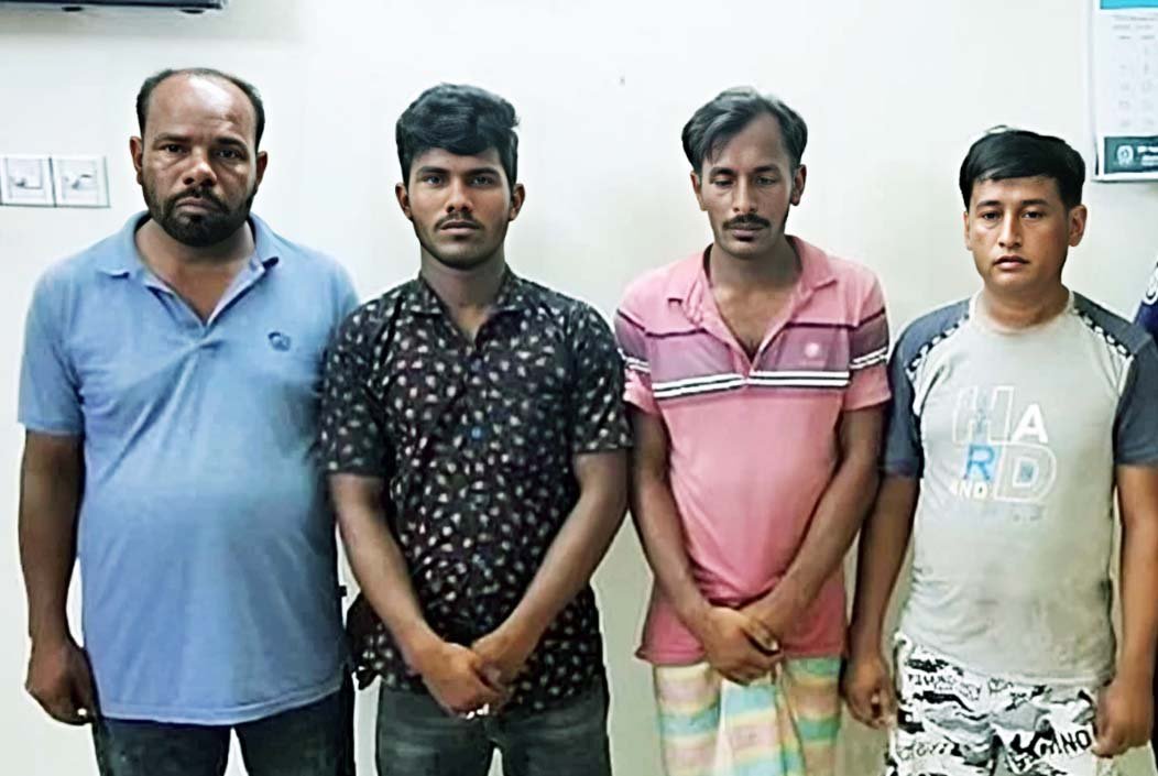 নারায়ণগঞ্জ জেলার শীতলক্ষ্যা নদীতে চাঁদাবাজির ঘটনায় গ্রেপ্তার ৪