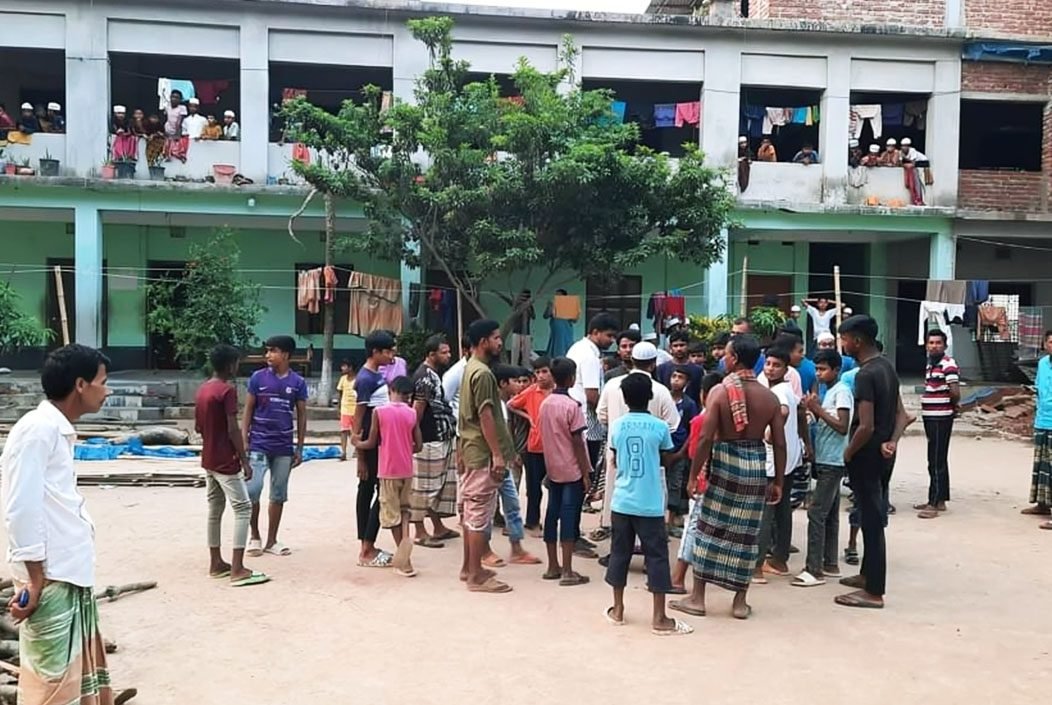 নওগাঁয় মাদ্রাসা ছাত্র বাস চাপায় নিহত