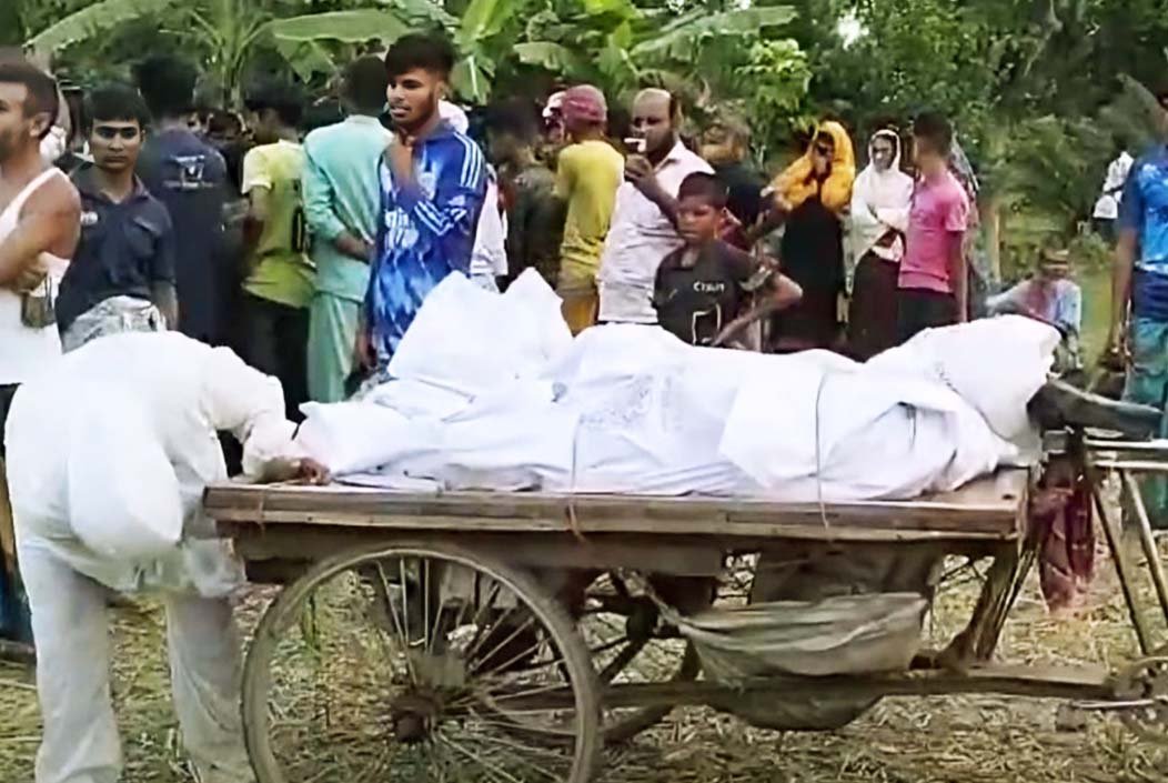 ময়মনসিংহের ত্রিশালে জমির গর্তে মিলল এক নারী ও দুই শিশুর...
