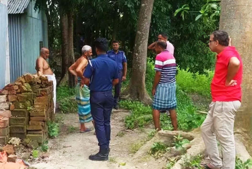 মানিকগঞ্জে আইনজীবীর স্ত্রীর ঝুলন্ত লাশ উদ্ধার