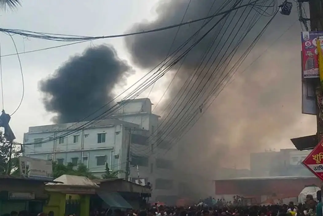 চট্টগ্রাম শহরে ঝুটের গুদামে আগুন, নিয়ন্ত্রণে ৬ ইউনিট
