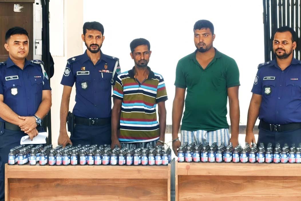 ঝিনাইদহে সবজির ট্রাক থেকে ৪৪৮ বোতল ফেনসিডিল জব্দ, গ্রেপ্তার ২