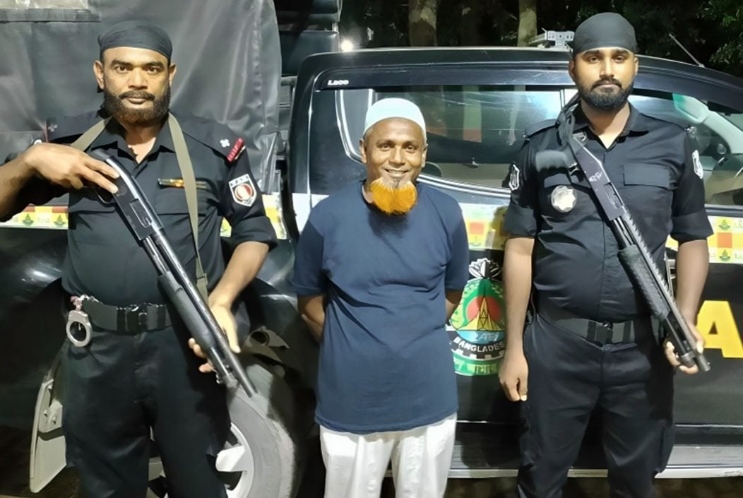 বগুড়ায় ব্রাজিল হত্যা মামলায় ইউপি সদস্য আকতারুল আটক