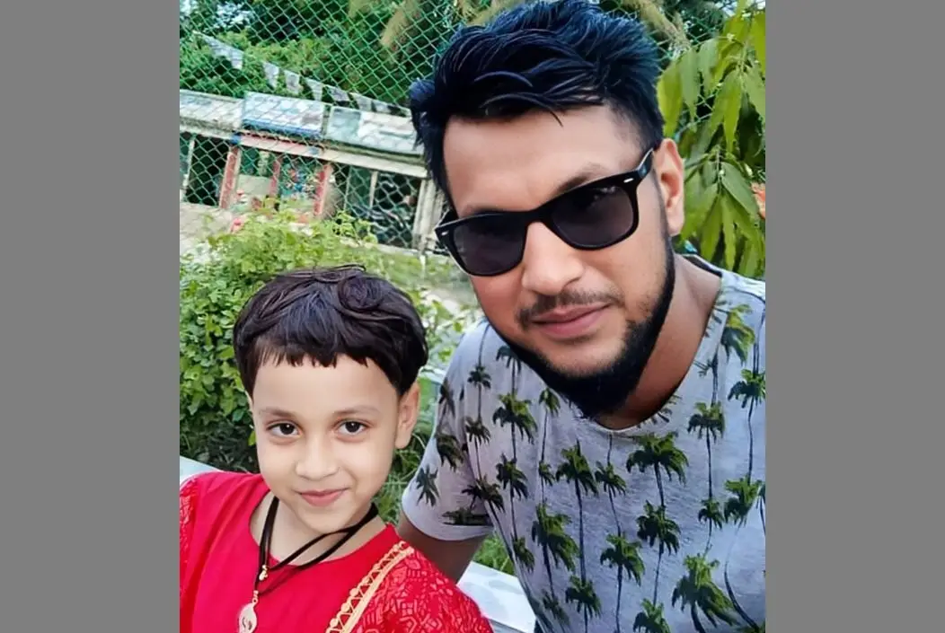 বরিশাল নগরীর কাউনিয়ায় মেয়েকে গলা কেটে হত্যার পর বাবার আ...