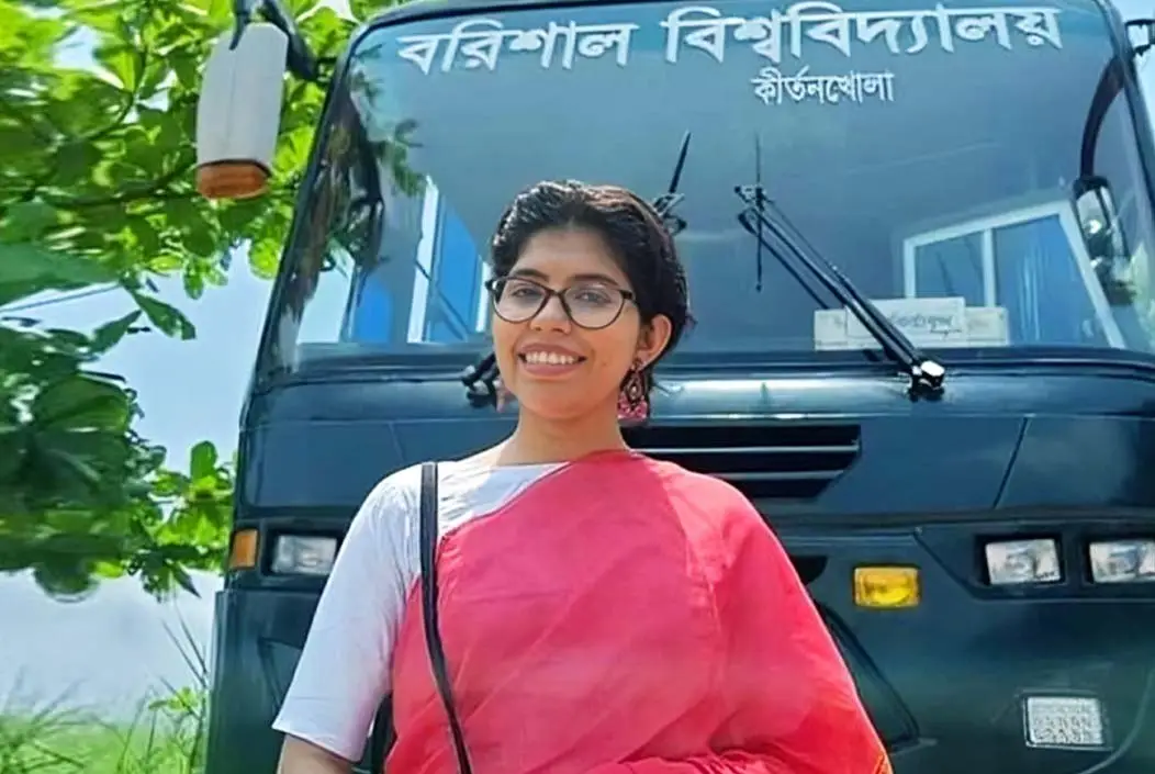 বরিশাল বিশ্ববিদ্যালয়ের আবাসিক হলের বারান্দায় ছাত্রীর আত...