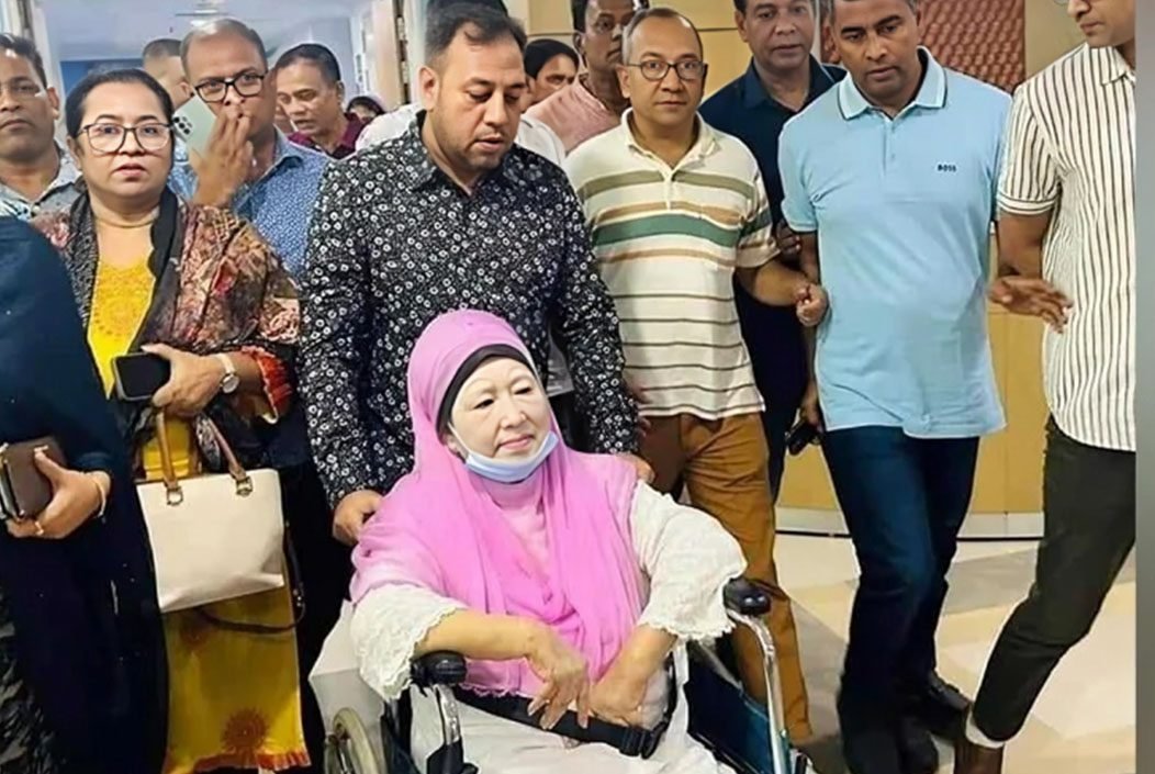 ১০ দিন পর হাসপাতাল থেকে বাসায় ফিরলেন খালেদা জিয়া