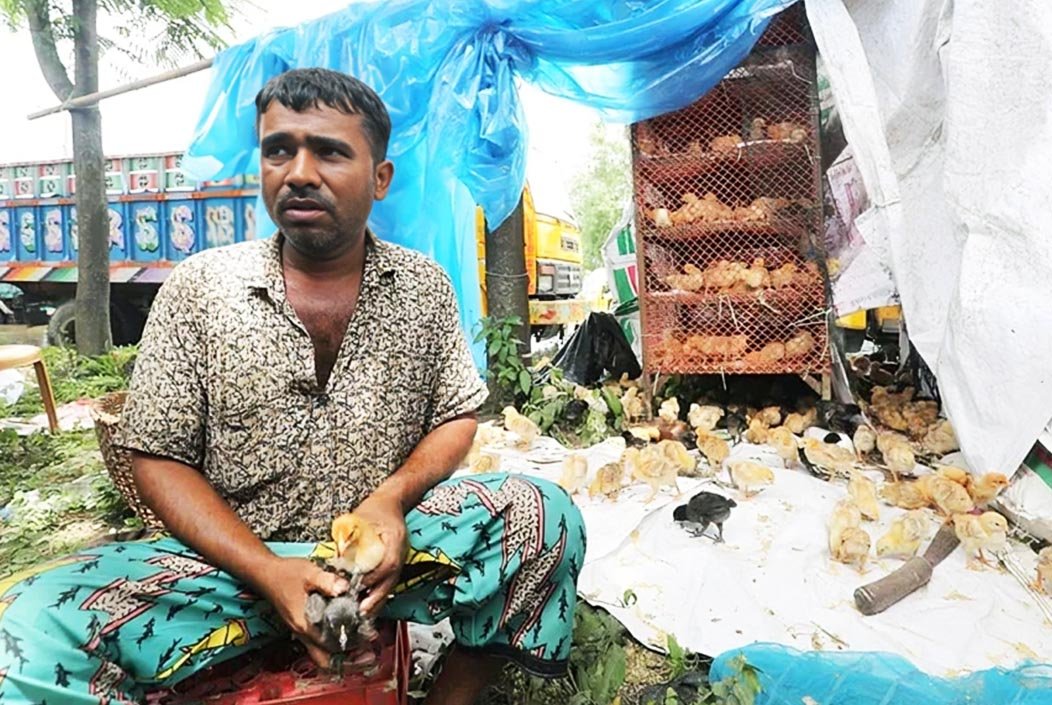 ঘরটাও গেল, খামারও গেল, নিঃস্ব হয়ে গেলাম: খামারি আলম