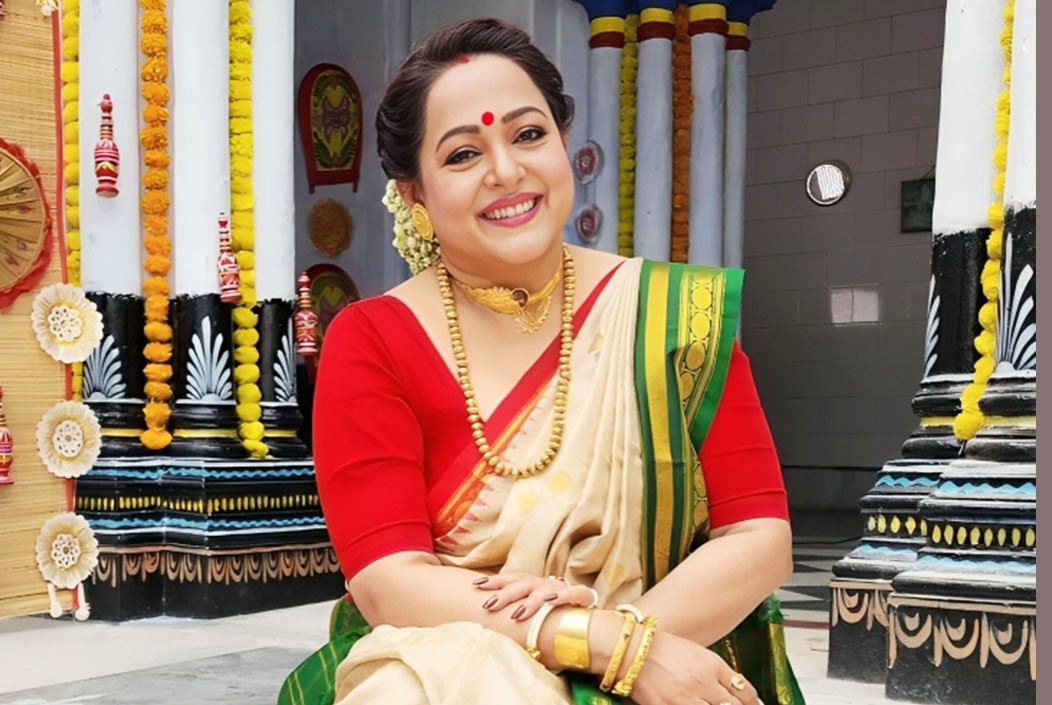যারা পুলিশকে ঢিল ছোঁড়ে তারা ছাত্র হতে পারে না : অভিনেত্রী অপরাজিতা