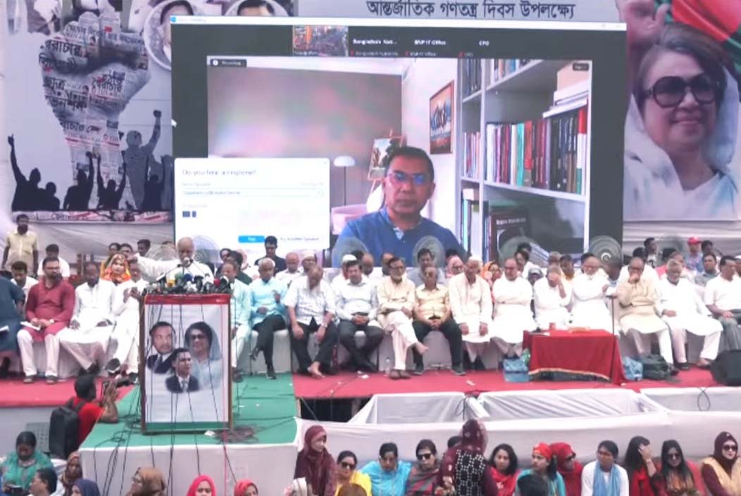 নয়াপল্টনে বিএনপি’র গণতন্ত্র সমাবেশে নেতাকর্মীদের ঢল