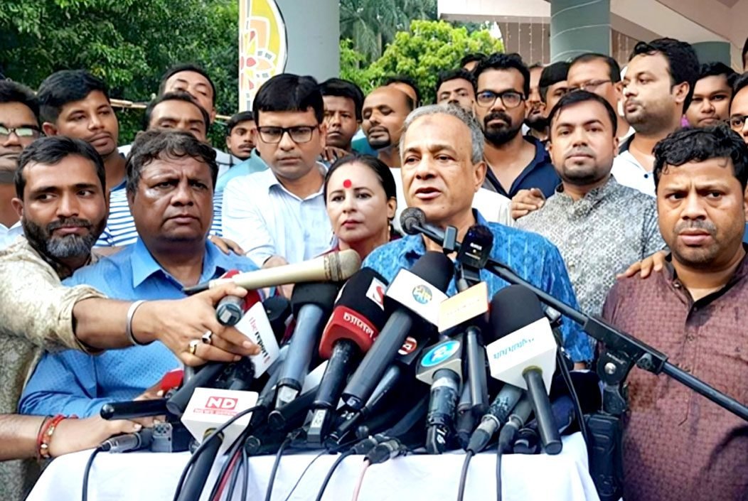 দুর্গাপূজায় নিরাপত্তার ঝুঁকি নেই, পূজা নির্বিঘ্নে ও শান্তিপূর্ণভাবেই হবে: স্বরাষ্ট্র উপদেষ্টা