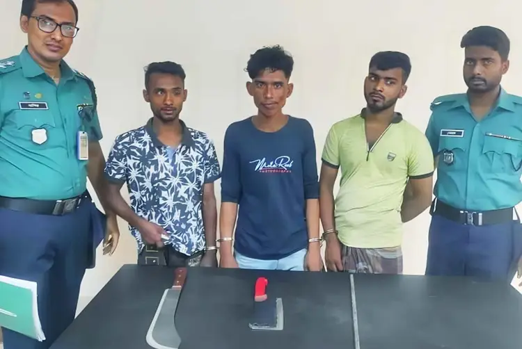 ফিল্মি স্টাইলে ছিনতাই, চক্রের ৩ সদস্য গ্রেপ্তার