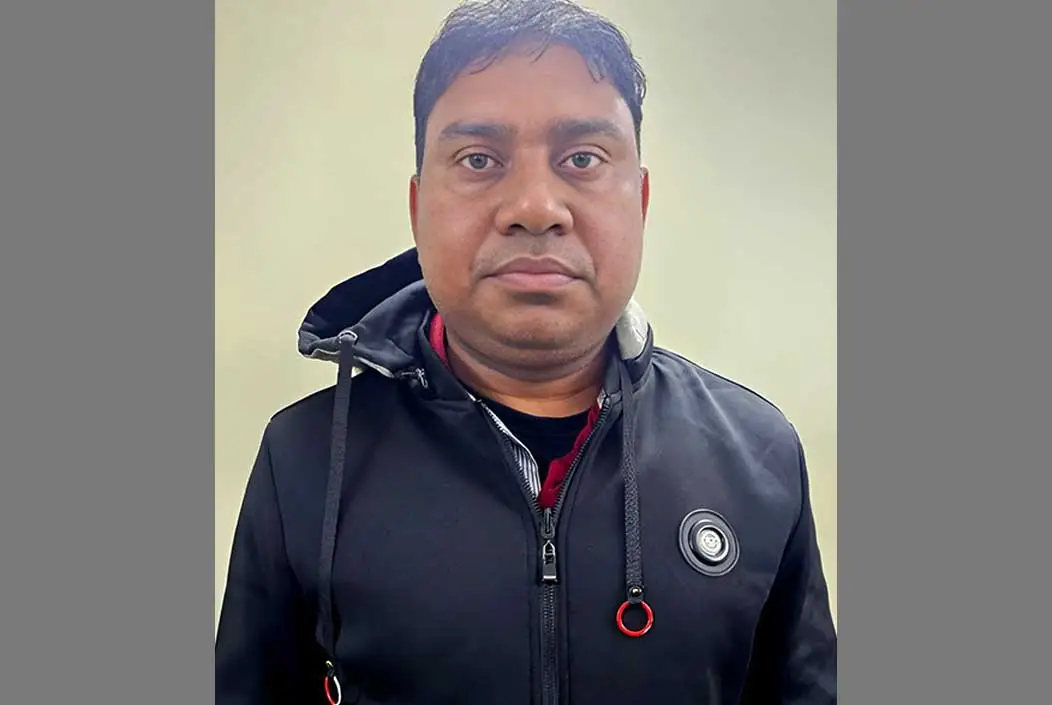পালাতক সাবেক ওসি শাহ আলমকে গ্রেফতারে সারা দেশে রেড অ্যা...