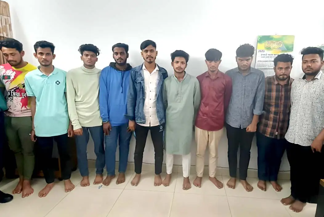 চট্টগ্রামে মিছিলের প্রস্তুতিকালে ছাত্রলীগের ১০ নেতাকর্ম...
