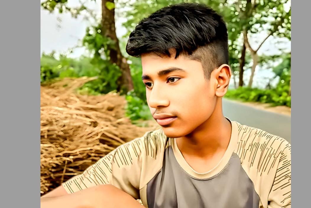 দৌলতপুরে মোটরসাইকেল নিয়ন্ত্রণ হারিয়ে প্রাণ গেল স্কুলছাত্রের
