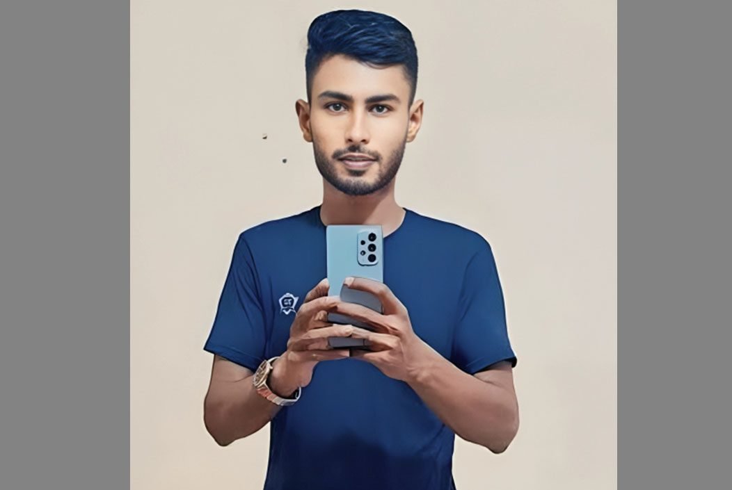 সাতক্ষীরায় পুলিশ সদস্যের ঝুলন্ত মরদেহ উদ্ধার