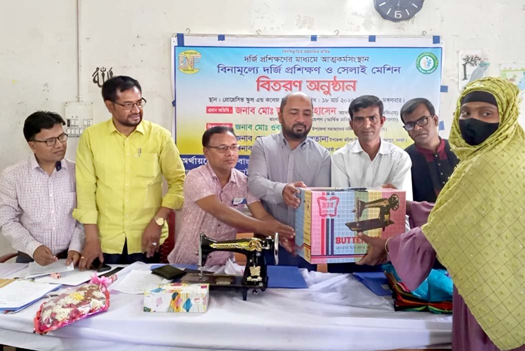 এনজিও সিডিএ’র উদ্যোগে সেলাই মেশিন বিতরণ